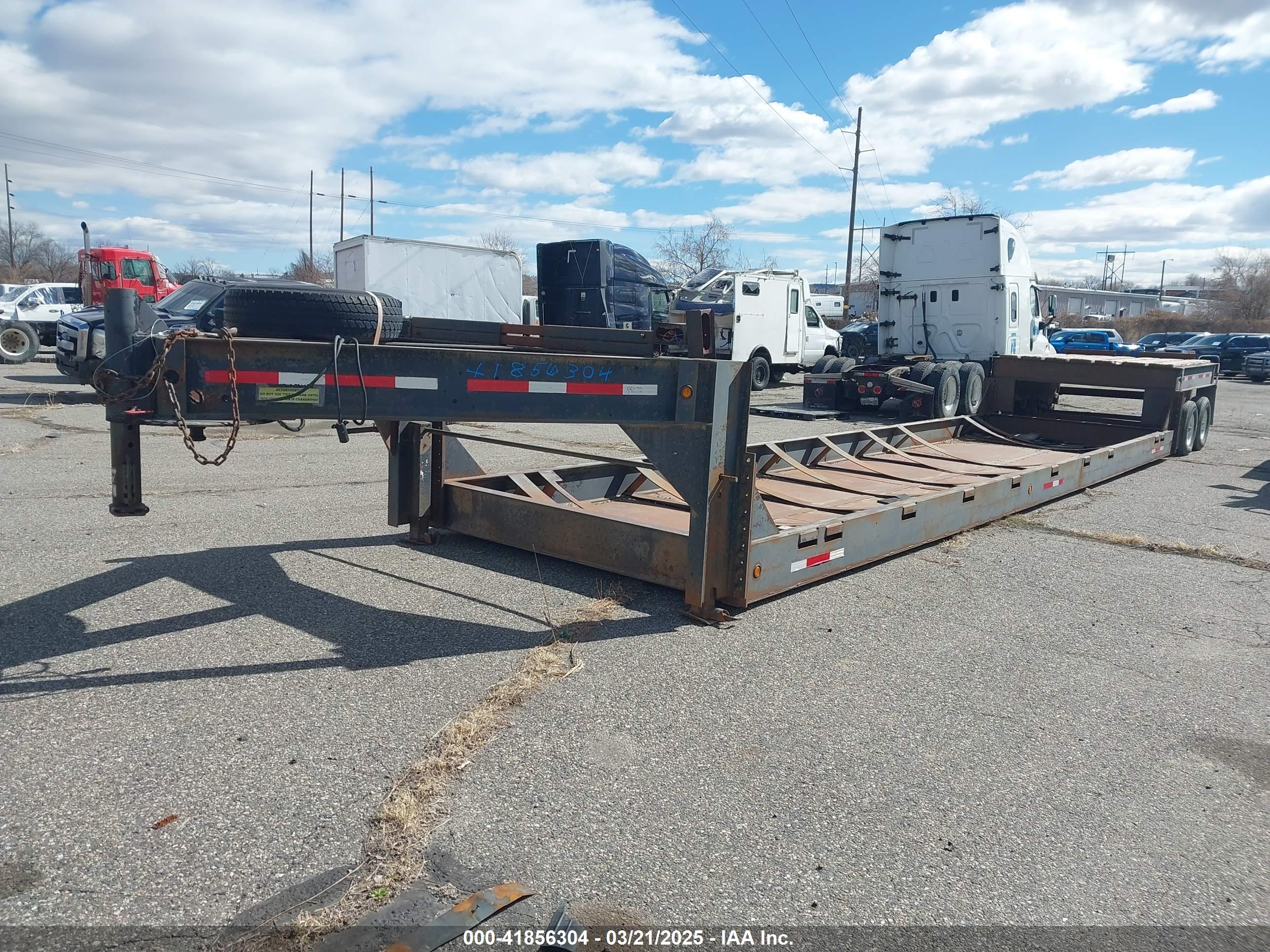 2012   — VIN 1W9W6FZ22CP512123 — photo 2